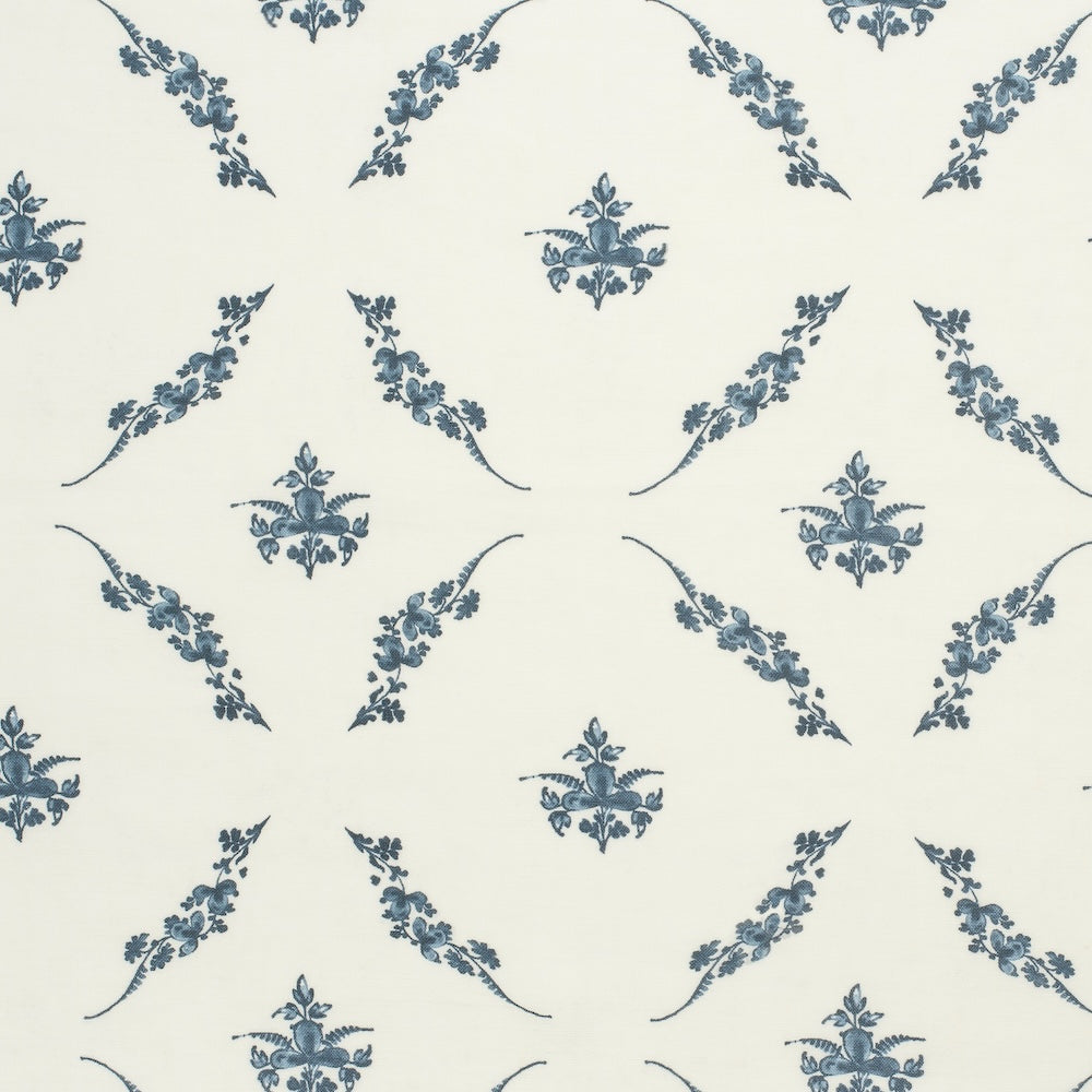 Trifolium Wreath | IN - Midnight on Ivory