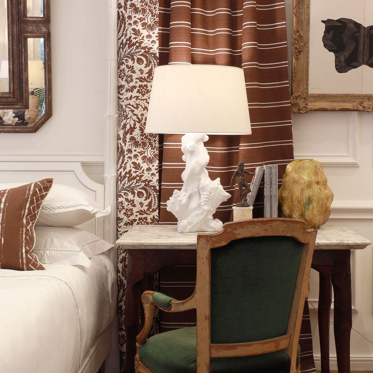Roche Shell Table Lamp